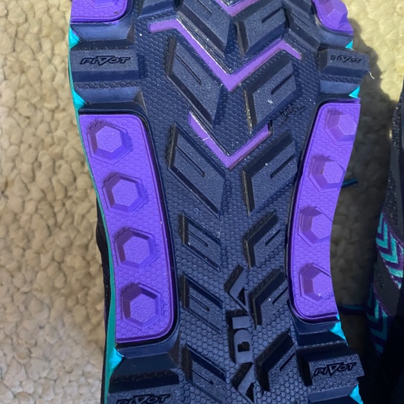 Brooks Women's Cascade Trail Running Shoes - Picture 8 of 10
